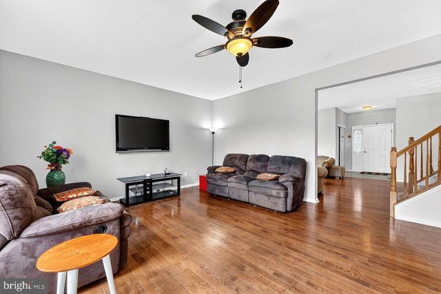 8 FOUNTAYNE LN, Lawrence Township, NJ 08648