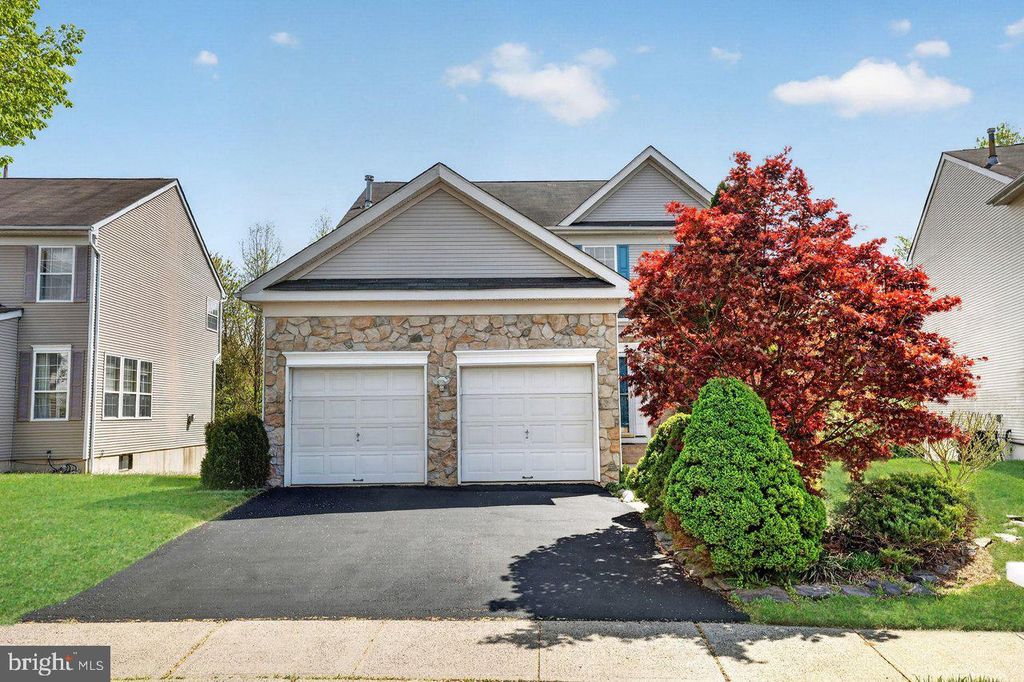 8 FOUNTAYNE LN, Lawrence Township, NJ 08648