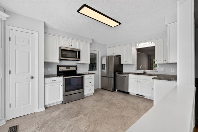 1307 Barbara Dr, Clarksville, TN 37043