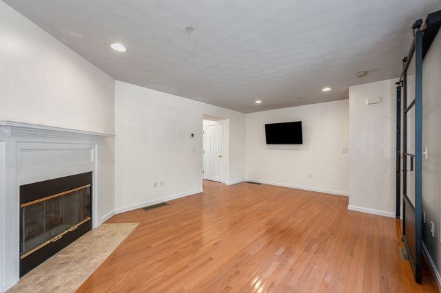 4 Georgetowne 4, Nashua, NH 03062