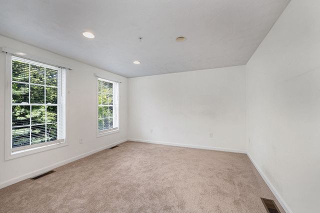 4 Georgetowne 4, Nashua, NH 03062