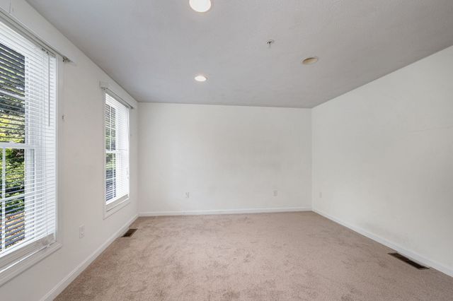 4 Georgetowne 4, Nashua, NH 03062