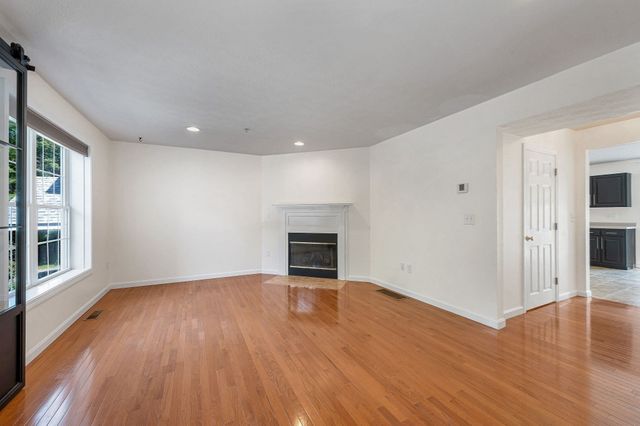 4 Georgetowne 4, Nashua, NH 03062