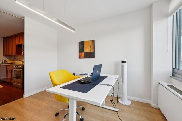 1 Claridge Dr 503, Verona Twp., NJ 07044