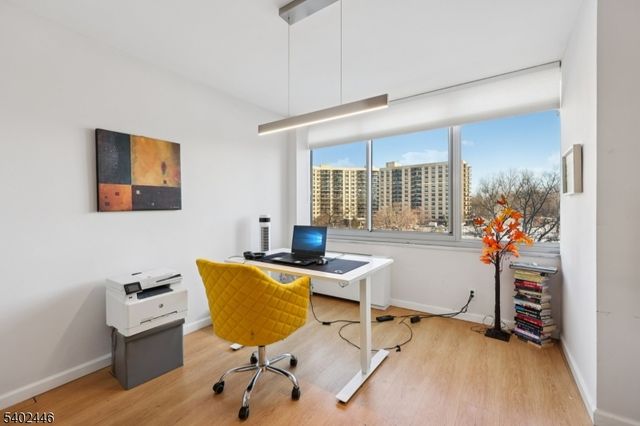 1 Claridge Dr 503, Verona Twp., NJ 07044