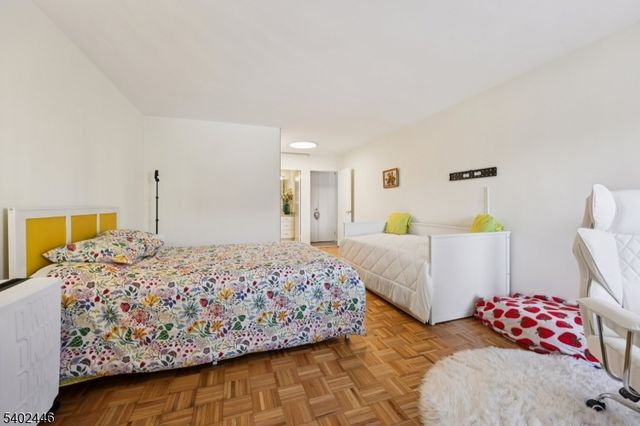 1 Claridge Dr 503, Verona Twp., NJ 07044