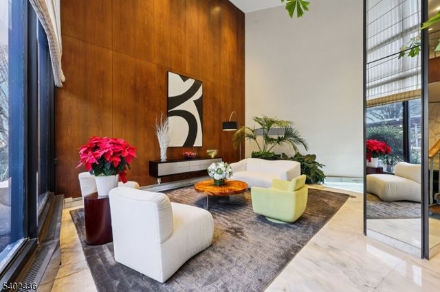 1 Claridge Dr 503, Verona Twp., NJ 07044