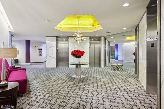 1 Claridge Dr 503, Verona Twp., NJ 07044