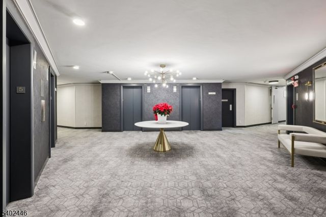 1 Claridge Dr 503, Verona Twp., NJ 07044