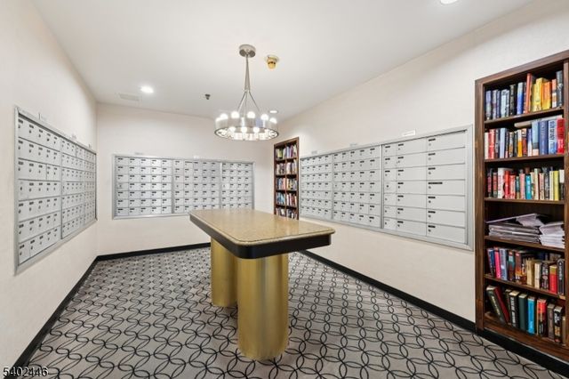 1 Claridge Dr 503, Verona Twp., NJ 07044