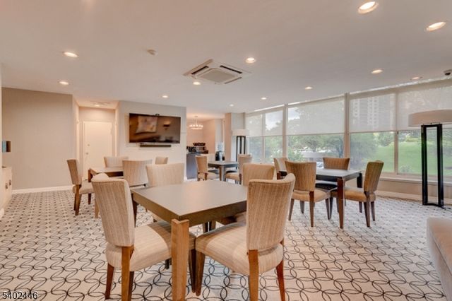 1 Claridge Dr 503, Verona Twp., NJ 07044