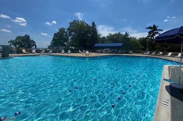 1 Claridge Dr 503, Verona Twp., NJ 07044