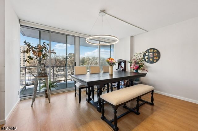 1 Claridge Dr 503, Verona Twp., NJ 07044