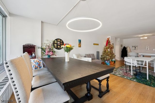 1 Claridge Dr 503, Verona Twp., NJ 07044