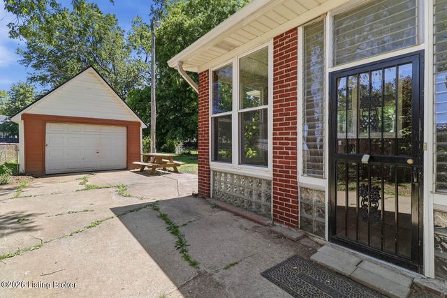 4625 Southcrest Dr, Louisville, KY 40215