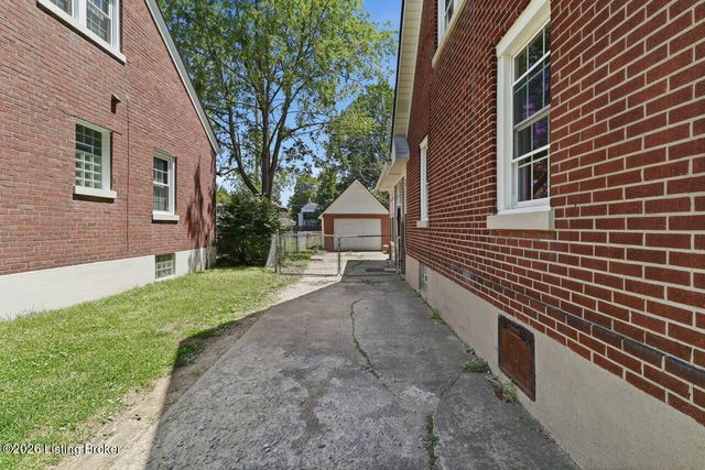 4625 Southcrest Dr, Louisville, KY 40215