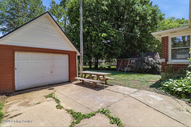 4625 Southcrest Dr, Louisville, KY 40215