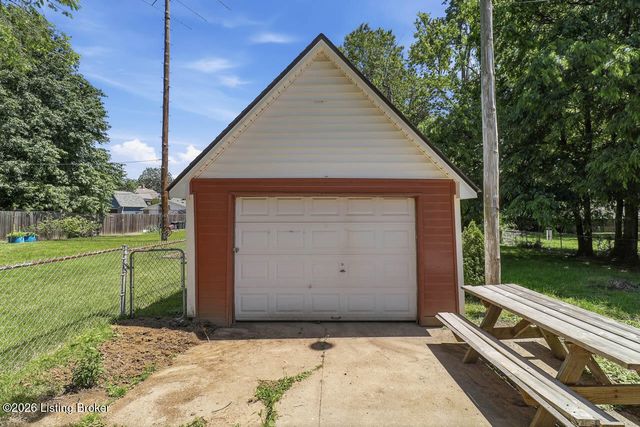 4625 Southcrest Dr, Louisville, KY 40215