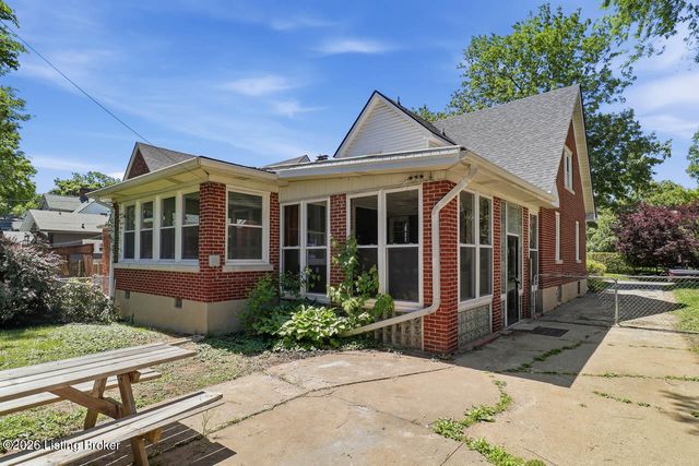 4625 Southcrest Dr, Louisville, KY 40215