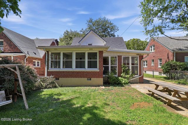 4625 Southcrest Dr, Louisville, KY 40215