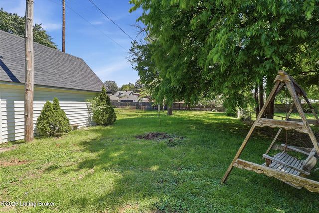 4625 Southcrest Dr, Louisville, KY 40215