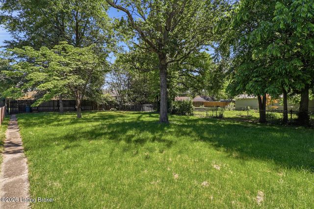 4625 Southcrest Dr, Louisville, KY 40215