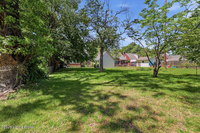 4625 Southcrest Dr, Louisville, KY 40215