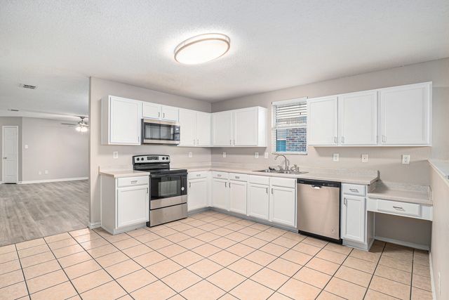 936 Rose Crystal Way, Fort Worth, TX 76179