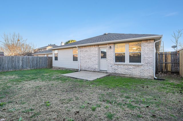 936 Rose Crystal Way, Fort Worth, TX 76179