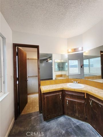 12850 Bermuda Dunes Drive, Victorville, CA 92395