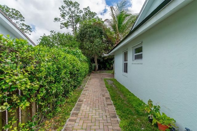 13976 Aster Ave, Wellington, FL 33414