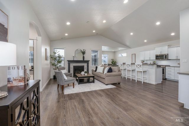 7565 W Itasco Dr, Boise, ID 83709