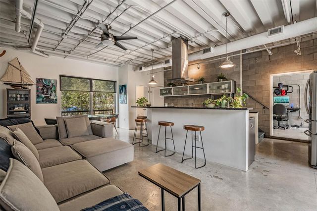 3107 W DE LEON STREET 6, Tampa, FL 33609