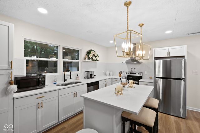 2715 W 78th Street, Indianapolis, IN 46268