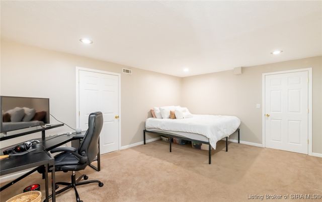 400 Reba Jackson Drive, Jeffersonville, IN 47130