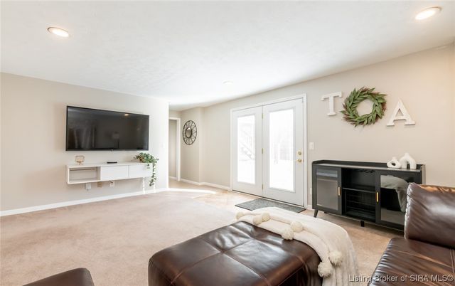 400 Reba Jackson Drive, Jeffersonville, IN 47130