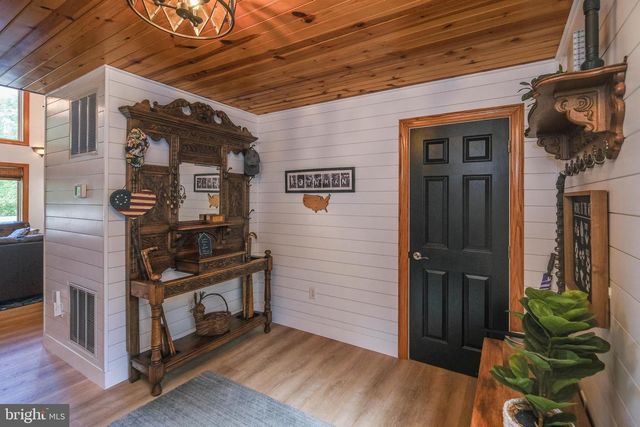 1729 BUCK MOUNTAIN RD, Bentonville, VA 22610