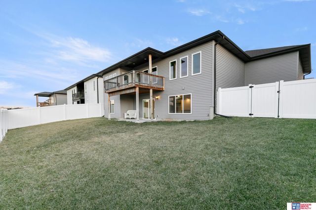 9028 Trader Drive, Lincoln, NE 68507