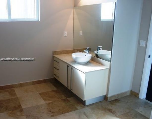 700 NE 25th St 1504, Miami, FL 33137