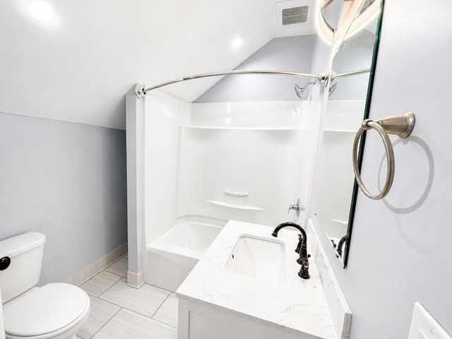 16 Caprera Rd, Worcester, MA 01604