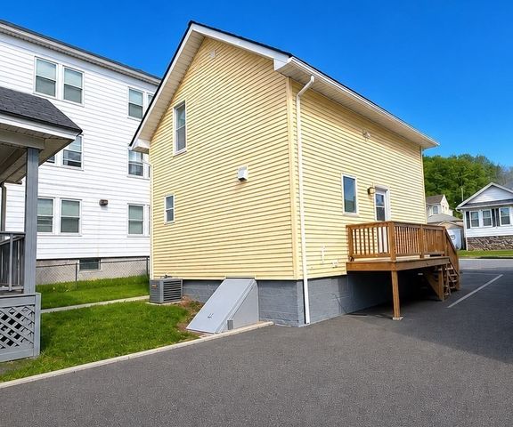 16 Caprera Rd, Worcester, MA 01604