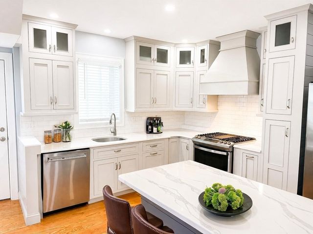16 Caprera Rd, Worcester, MA 01604