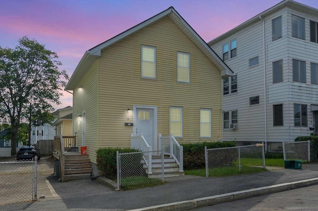 16 Caprera Rd, Worcester, MA 01604