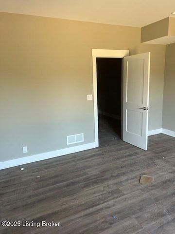 150 Gavin Ct, Louisville, KY 40245