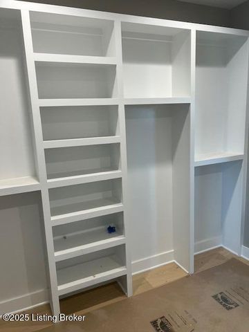 150 Gavin Ct, Louisville, KY 40245