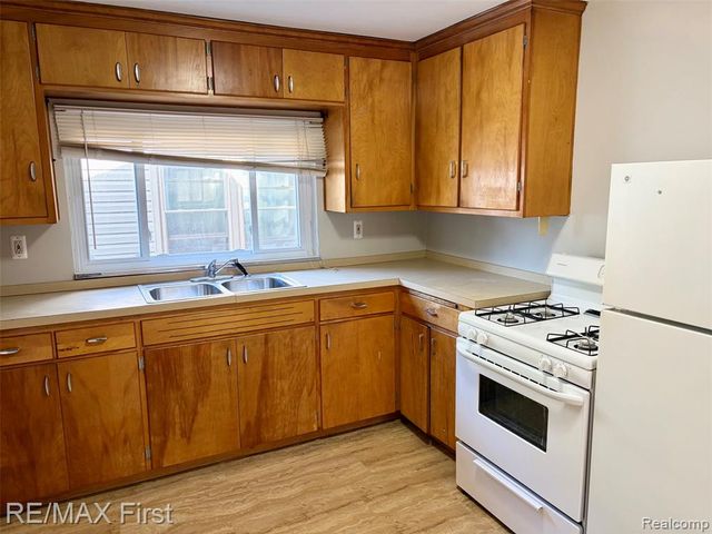 383 W Chesterfield Street, Ferndale, MI 48220