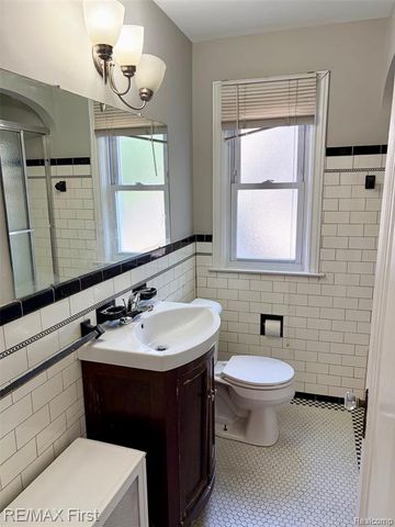 383 W Chesterfield Street, Ferndale, MI 48220