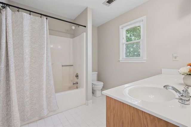 6004 Fairwood Bend NW, Acworth, GA 30101