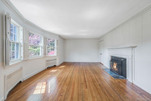 194 Huntington Bay Road, Huntington, NY 11743