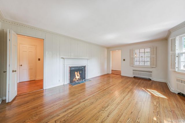 194 Huntington Bay Road, Huntington, NY 11743